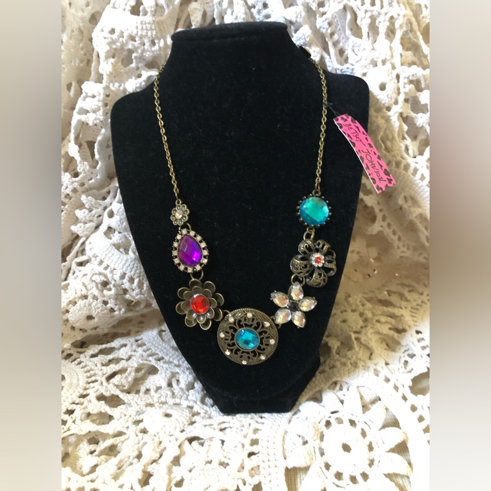 NWT Betsey Johnson Necklace